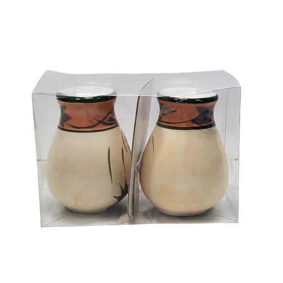 Rooster Salt and Pepper Shaker Set Farm Decor Farmcore Countrycore Animalcore - Picture 2 of 9